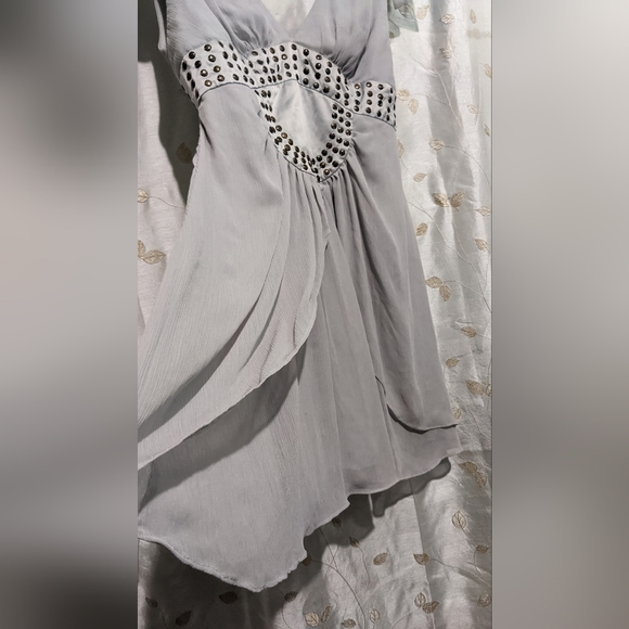 Flowy layered chiffon flutter sleeved top by BCBG SZ 8 in EUC - Picture 4 of 7